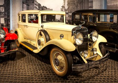 VERKHNYAYA PYSHMA, RUSSIA - 12 Haziran 2019: Yüksek rütbeli devlet adamları için tasarlanan araba fotoğrafları. Otomobil ekipmanları müzesi UMMC 