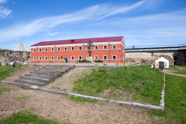 Uzak insanlarla dolu Oreshek Kalesi bölgesi 