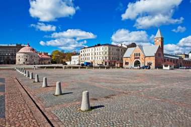 VYBORG, RUSSIA - 17 Mayıs 2020: Eski Pazar Meydanı ve Yuvarlak Kule