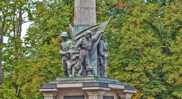 Potsdam ドイツ 2019年8月28日 バッシンプラッツ広場の公園内のソ連軍墓地の写真 — ストック写真