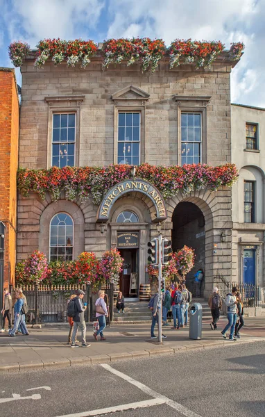 Dublin Ireland August 2019 Photo Merchant Arch Bar Restaurant Liffey — Stock Photo, Image