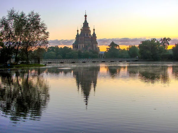 Pavilhão Tsaritsyn Igreja Dos Santos Pedro Paulo Peterhof São Petersburgo — Fotografia de Stock