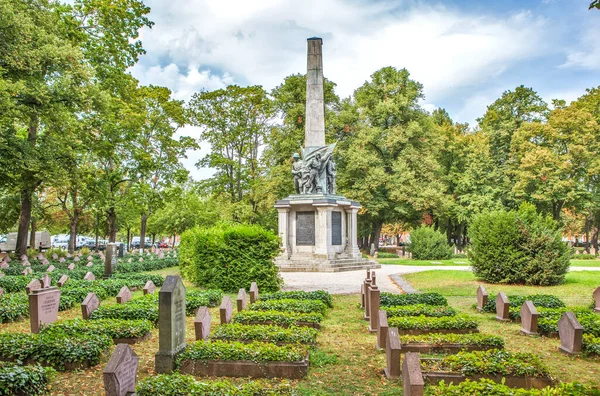 Potsdam Niemcy Sierpień 2019 Zdjęcie Sowieckiego Cmentarza Wojskowego Parku Placu — Zdjęcie stockowe