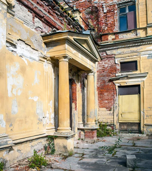 Peterhof Russia September 2019 Photo Palace Grand Duke Mikhail Nikolaevich — Stock Photo, Image