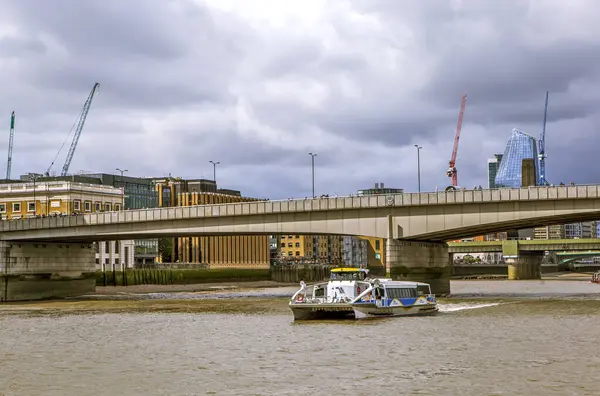 London Great Britain Sierpień 2019 Zdjęcie Mostu Kolejowego — Zdjęcie stockowe