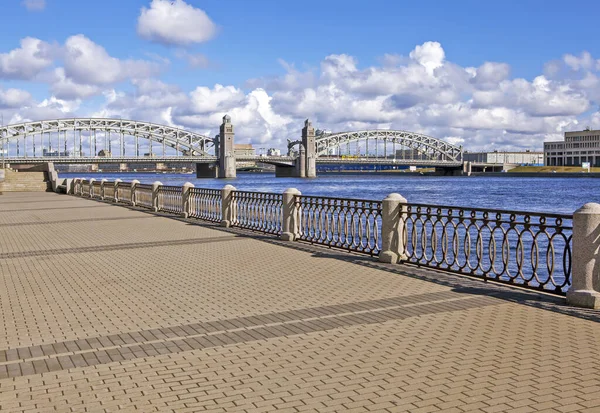 Bolsheokhtinsky Bridge Emperor Peter Great Inglés San Petersburgo Rusia — Foto de Stock