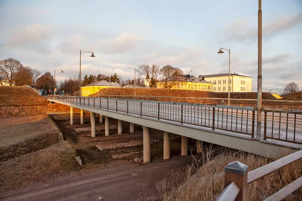 Hamina Finlandia Grudzień 2019 Zdjęcie Krajobrazu Miasta Przejście Ulicę Kadettikolunkatu — Zdjęcie stockowe