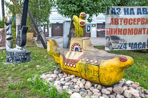 プーシキン ロシア 2019年9月28日 ピンクの花への記念碑の写真 — ストック写真