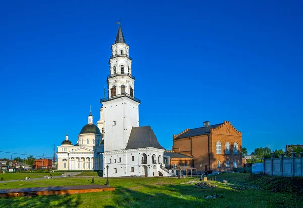 Église Tour Éclairées Par Soleil Nev Yansk Russie — Photo