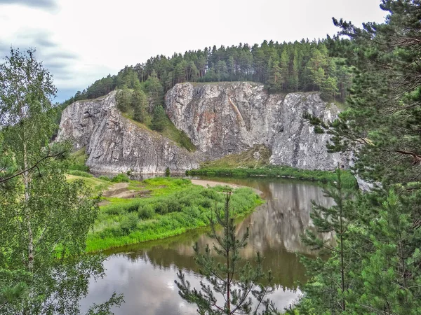 Shaytan Rocher Rivière Avec Verdure Aramashevo Russie — Photo