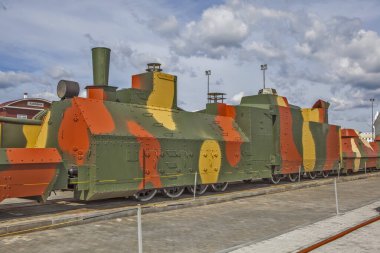 VERKHNYAYA PYSHMA, RUSSIA - 12 Haziran 2019: Broneparovoz PR-43. Askeri teçhizat müzesinin açık alanında Urallar 'ın askeri zaferi