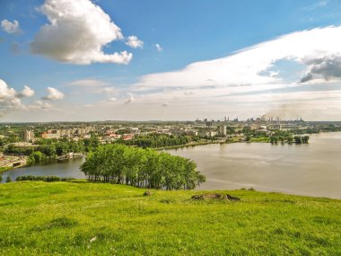 Lysa (Tilki) dağlarının manzarası. Nizhny Tagil. Rusya