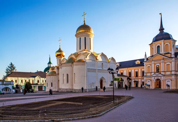 Sergiev Posad Ryssland April 2020 Foto Trefaldighetskatedralen Trapptorn Och Treasury — Stockfoto