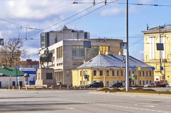 聖ペテルスブルク ロシア エイプリル社04 2020 アレクサンダー ネフスキー記念碑の写真と教区の中心部 — ストック写真