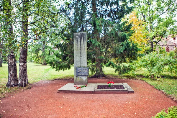 Pushkin Rusia Septiembre 2019 Foto Obelisco Sobre Tumba Del General — Foto de Stock