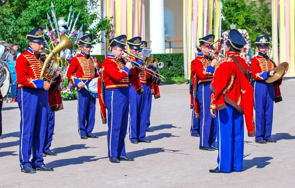 Pavlovsk ロシア 2014年7月27日 ドラマーとオーケストラの写真 Vivat Russia 14年 1813年 の歴史的形式では 祭りで — ストック写真
