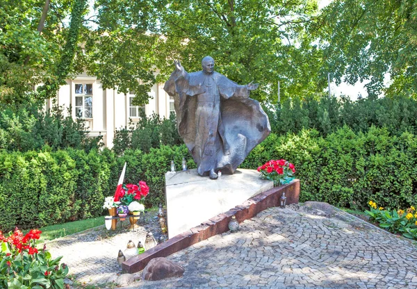 Poznán Polonia Agosto 2019 Foto Estatua Del Papa Plaza Cerca — Foto de Stock