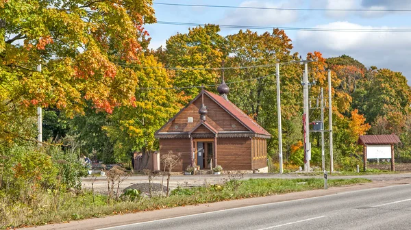 Kleine Houten Tempel Met Herfstbomen Ropsha Rusland — Stockfoto