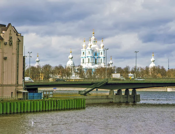 Catedral Smolny Sol Mañana Vista Puente San Petersburgo Rusia — Foto de Stock