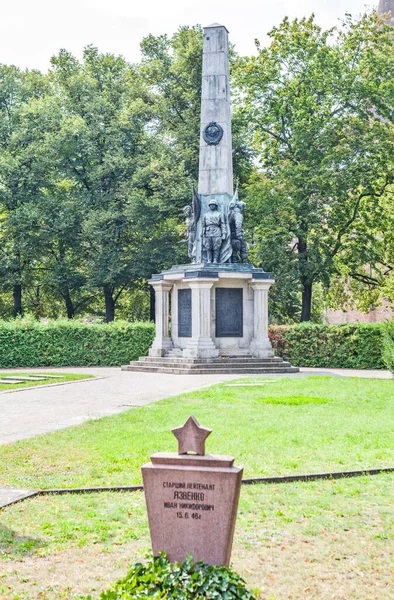 Potsdam Alemania Agosto 2019 Foto Del Cementerio Militar Soviético Parque — Foto de Stock