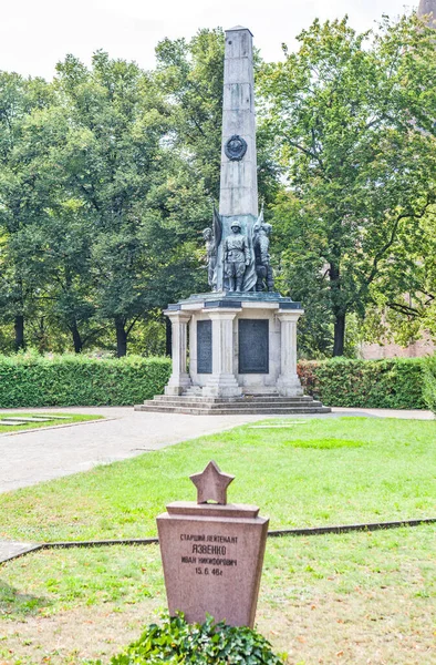 Potsdam Tyskland Augusti 2019 Foto Sovjetiska Militärkyrkogården Parken Bassinplatz Torg — Stockfoto