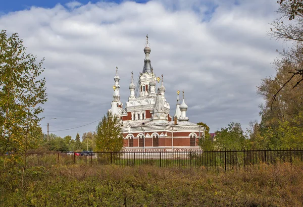 聖ニコラス教会は素晴らしい労働者です パブロフスク サンクトペテルブルク ロシア — ストック写真