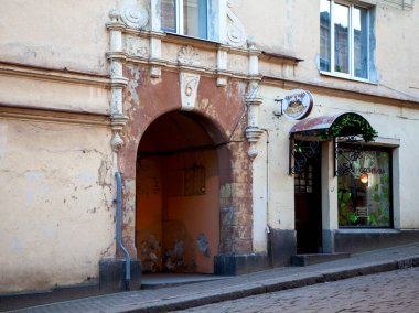 VYBORG, RUSSIA - 28 ARALIK 2019: Norveç yardımcı konsolosluğunun eski binasında Arch 'ın fotoğrafı. Kale St. 6..