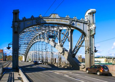 Bolsheokhtinsky Köprüsü (İmparator Büyük Peter). St. Petersburg 'da. Rusya