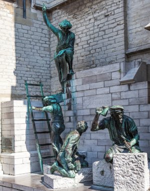 Kule İnşaatçısı Pieter Apelmans 'ın Anıtı