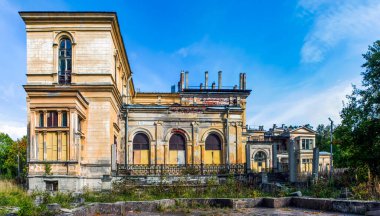 PETERHOF, RUSSIA - 19 Eylül 2019: Büyük Dük Mikhail Nikolaevich 'in Sarayı' nın Fotoğrafı. Malikane Mikhailovka.