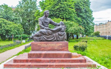 PETERSBURG, RUSSIA - 17 Temmuz 2019: Fotoğraf F. G. Uglov Anıtı.
