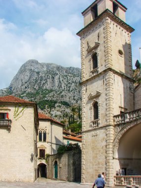 BUDVA, MONTENEGRO - 13 Eylül 2009: Kutsal Üçleme Kilisesi Fotoğrafı