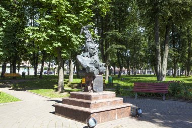 ORSHA, BELARUS - 12 Ağustos 2019: Vladimir Korotkevich Anıtı Fotoğrafı. Çocuk Parkı Peri Masalı Ülkesi