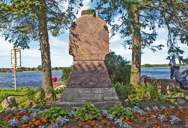 Shlisselburg ロシア 2019年7月21日 要塞Oresheekで死亡した革命家への記念碑の写真 — ストック写真