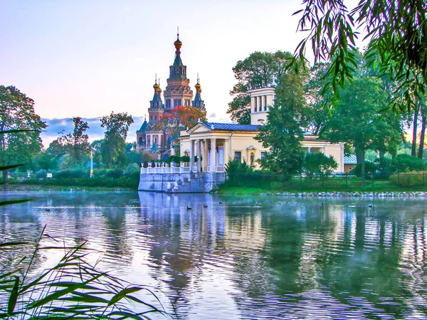 Pabellón Tsaritsyn Iglesia Los Santos Pedro Pablo Peterhof San Petersburgo — Foto de Stock