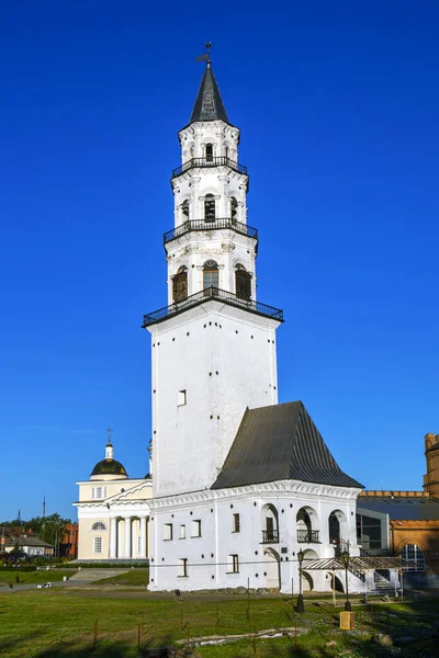 Turm Mit Blauem Himmel Nev Yansk Russland — Stockfoto