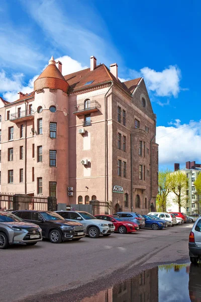 VYBORG, RUSSIA - 17 Mayıs 2020: Fotoğraf: Hyakli, Lallucca & Co. Company House. Avlu cephesi.