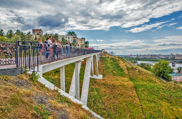 Nizhny Novgorod ロシア 2019年7月3日 フェドロフスキー銀行の橋の写真 上記の郵便会議 — ストック写真