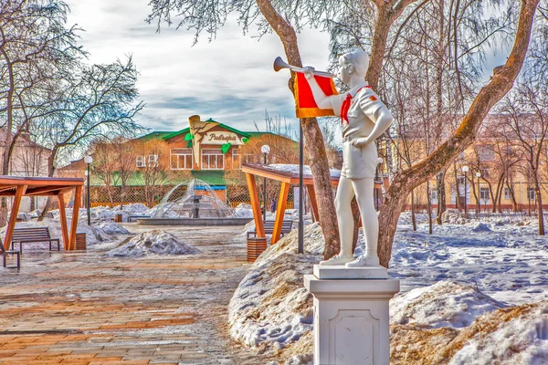 Nizhny Tagil Rusia Marzo 2020 Foto Escultura Adolescente Con Una —  Fotos de Stock