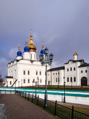 Sophia-Varsayım Katedrali ve Sergievskaya Kilisesi. Tobolsk Kremlin. Tobolsk 'ta. Tyumen bölgesi. - Rusya. 15 Ekim 2013