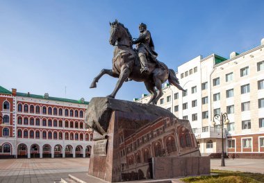 Şehrin ilk valisi Ivan Andreevich Nogotkov-Obolensky 'nin anıtı. Yoshkar-Ola. Mari El Republic. - Rusya. 27 Ekim 2020