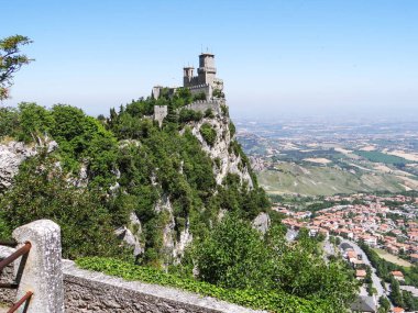Titano Dağı 'ndaki Guaita Kalesi. San Marino 'da. 16 Haziran 2012