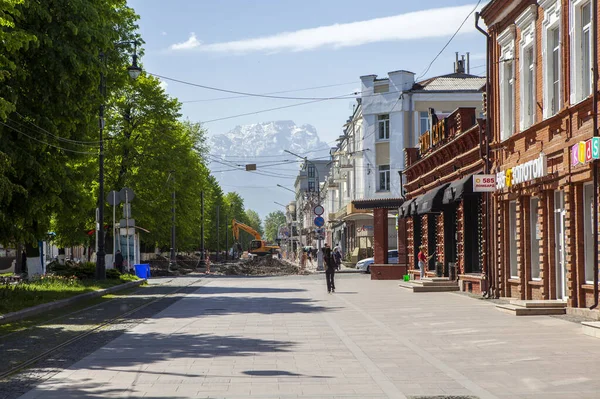 Pedestrian Area Prospekt Mira View Table Mountain Vladikavkaz North Ossetia — Stock Photo, Image