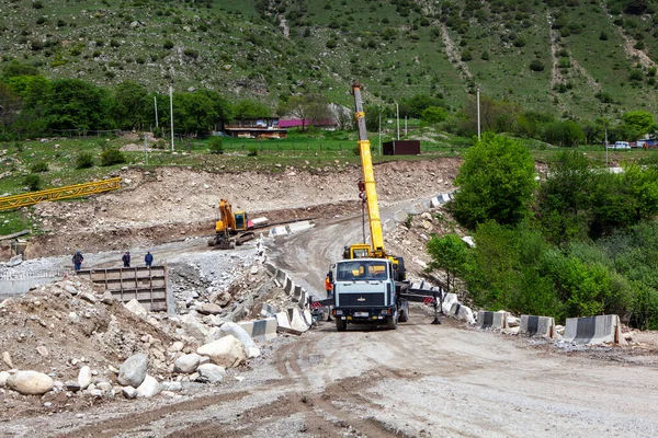 Budowa Mostu Górskiej Wiosce Górska Digoria Północna Osetia Rosja Maja — Zdjęcie stockowe