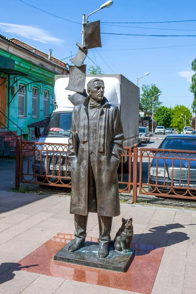 Prospekt Mira的米哈伊尔 米哈伊尔卡科夫纪念碑 俄罗斯北奥塞梯的Vladikavkaz 2021年5月13日 — 图库照片