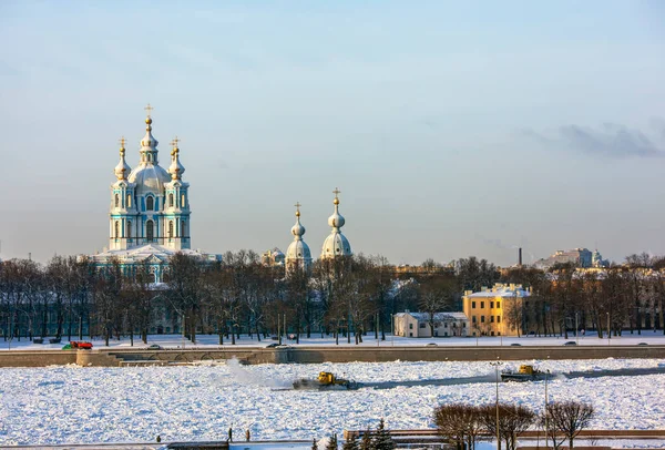 Two River Icebreaking Tugs Breaking Ice Neva Backdrop Smolny Cathedral — Stock Photo, Image