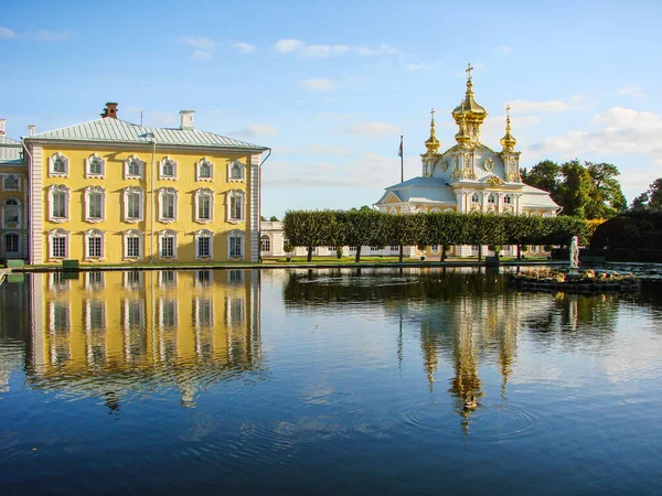 Peterhof Giardino Superiore Riflessione Nelle Fontane Stagni Quadrati San Pietroburgo — Foto Stock