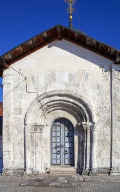 Aziz George Katedrali 'nin duvarlarında taş desenler, kabartmalar. Yuryev-Polsky. Vladimir bölgesi. - Rusya. 20 Mart 2021