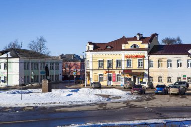 Lenin Meydanı 'ndaki V.I.Lenin Anıtı. Yuryev-Polsky. Vladimir bölgesi. - Rusya. 20 Mart 2021