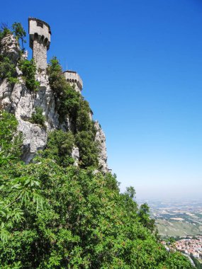La Chesta ya da Fratta Kulesi ya da Monte Titano 'daki İkinci Torre. San Marino Cumhuriyeti. 16 Haziran 2012